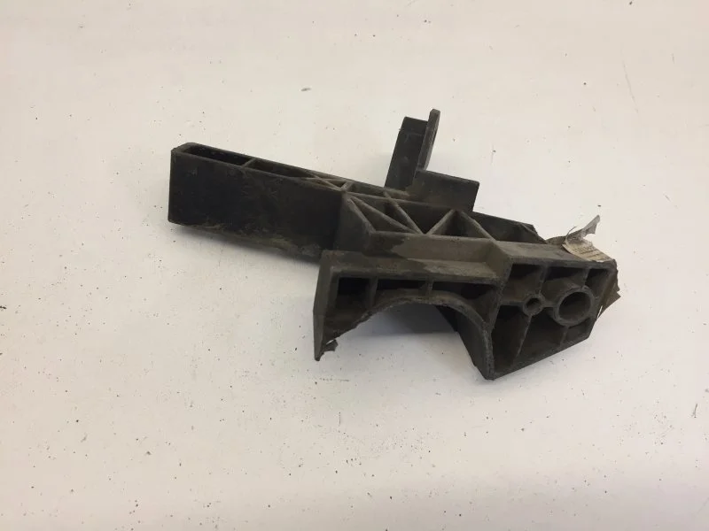 Кронштейн усилителя бампера Mercedes-Benz C-klasse 2018-2022 A2056203401 W205, передний левый