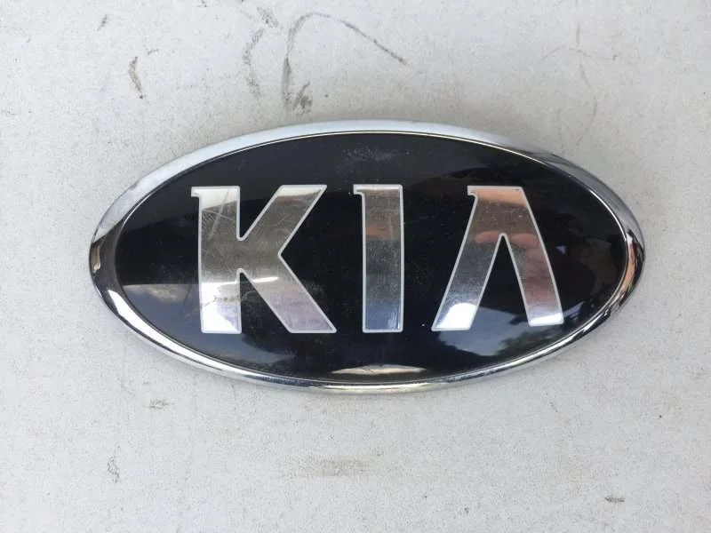 Эмблема Kia K5 2018-2021 863183R500 3, передняя