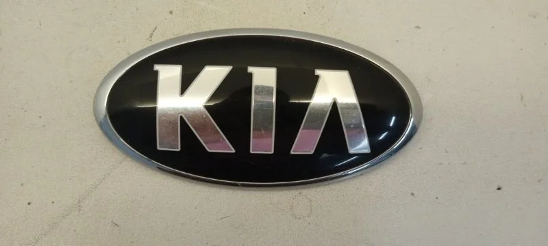 Эмблема Kia K5 2018-2021 863183R500 3, передняя