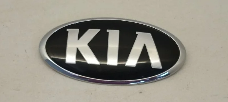 Эмблема Kia K5 2018-2021 863183R500 3, передняя