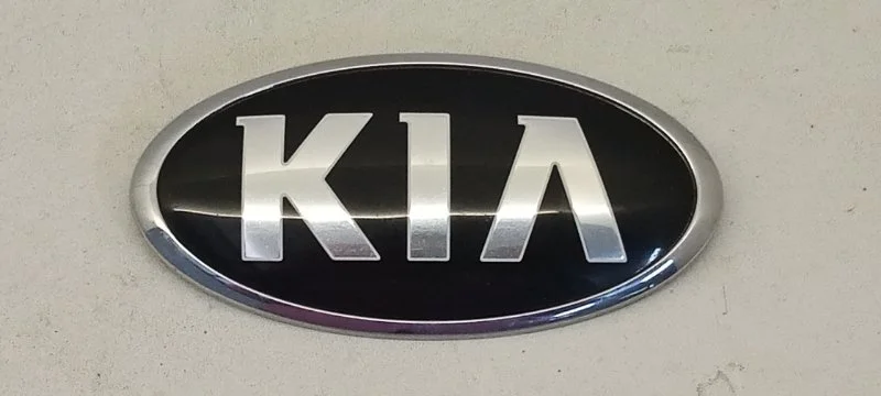 Эмблема Kia K5 2018-2021 863183R500 3, передняя