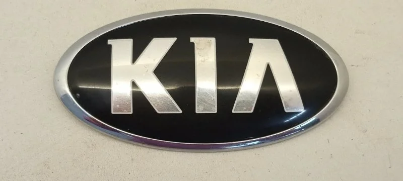 Эмблема Kia K5 2018-2021 863183R500 3, передняя