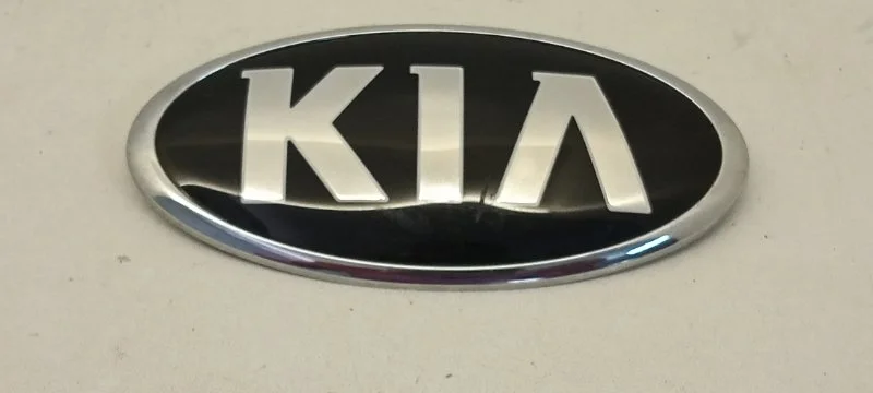 Эмблема Kia K5 2018-2021 863183R500 3, передняя