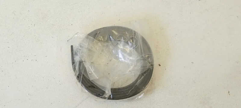 Уплотнитель (резина) Audi Q7 2009-2015 4L0857998F 1