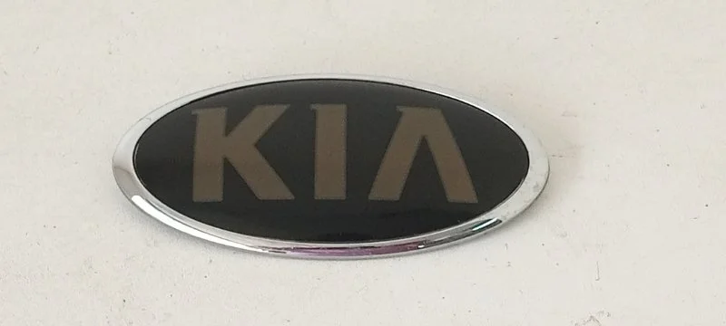 Эмблема Kia K5 2018-2021 863183R500 3, передняя