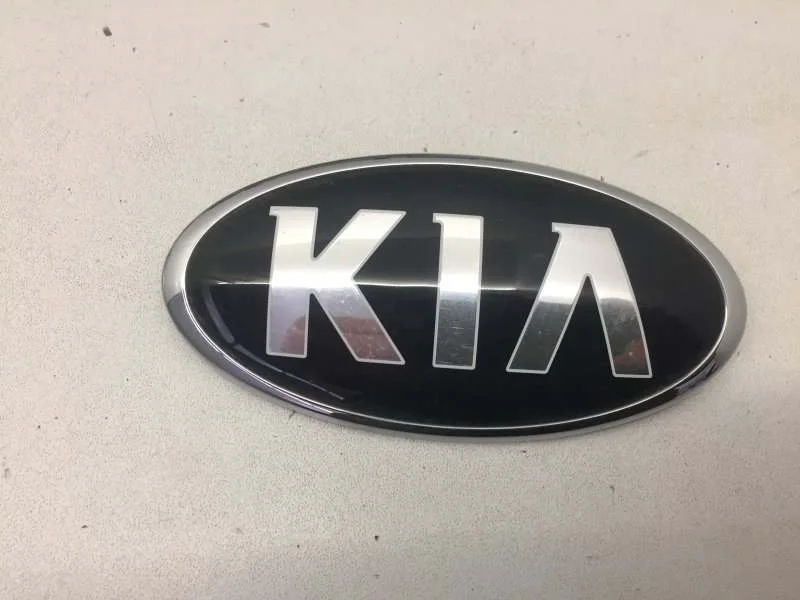 Эмблема Kia K5 2018-2021 863183R500 3, передняя