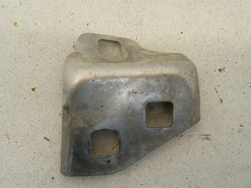 Кронштейн фары Mercedes-Benz E-klasse 2016-2020 A2136202900 W213, передний правый