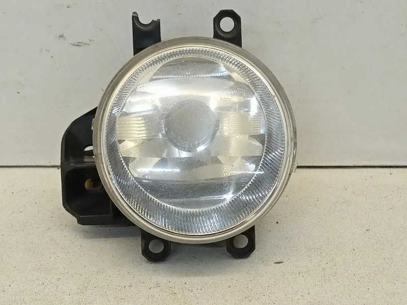 Фара противотуманная Toyota Corolla 2012-2020 8121112230 E180