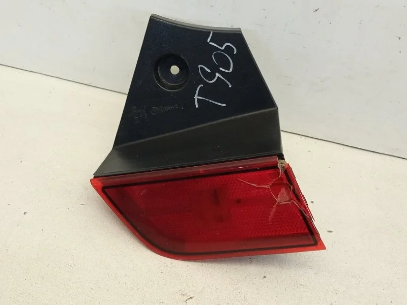 Катафот бампера Mitsubishi Pajero Sport 2015-2020 8355A086 3, задний