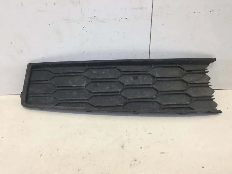 Решётка бампера Skoda Rapid 2019-2023 60U807682A 2, передняя правая