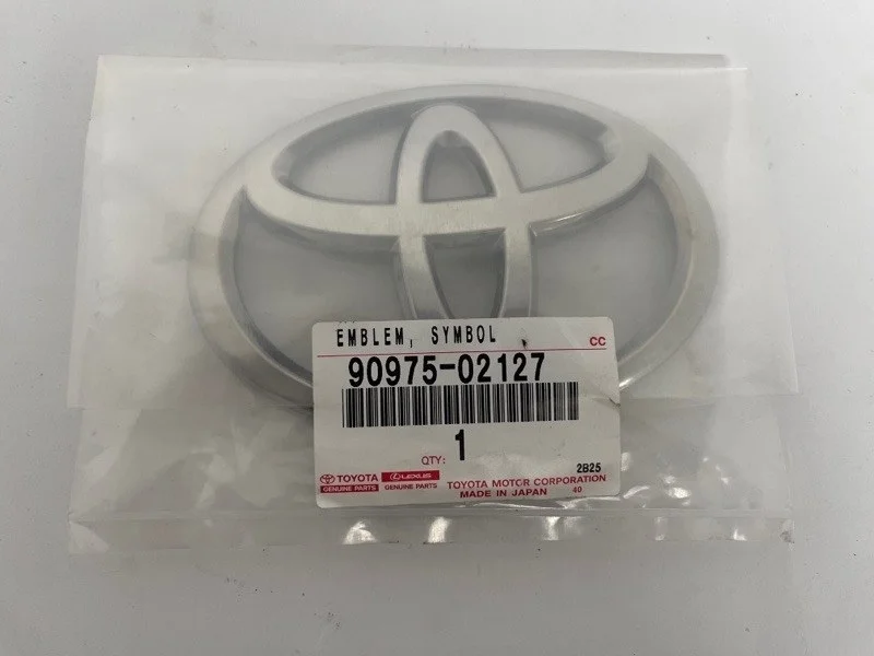 Эмблема Toyota Camry 2018-2021 9097502127 XV70, задняя