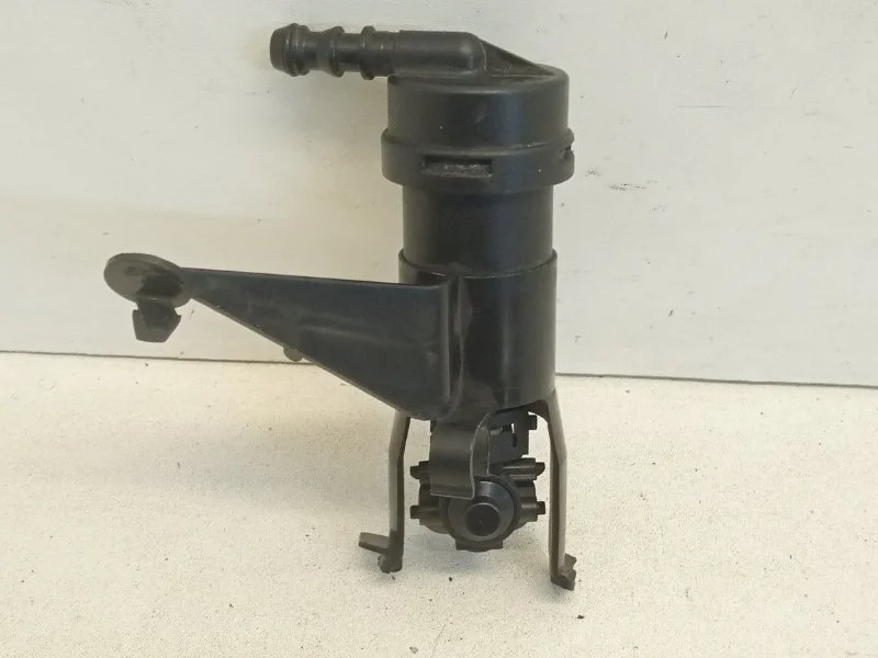 Форсунка омывателя фары Nissan Tiida 2007-2013 28642EM30A 1, передняя