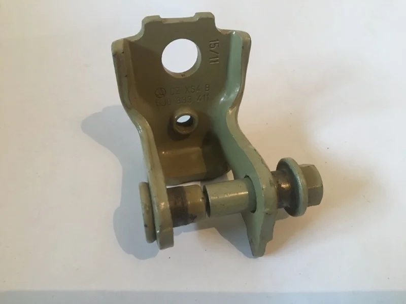 Петля двери Skoda Fabia 2010-2014 5J0833411 2