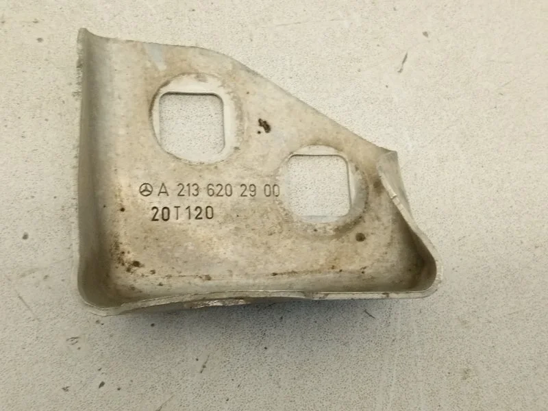 Кронштейн бампера Mercedes-Benz E-klasse 2016-2021 A2136202900 W213, передний правый