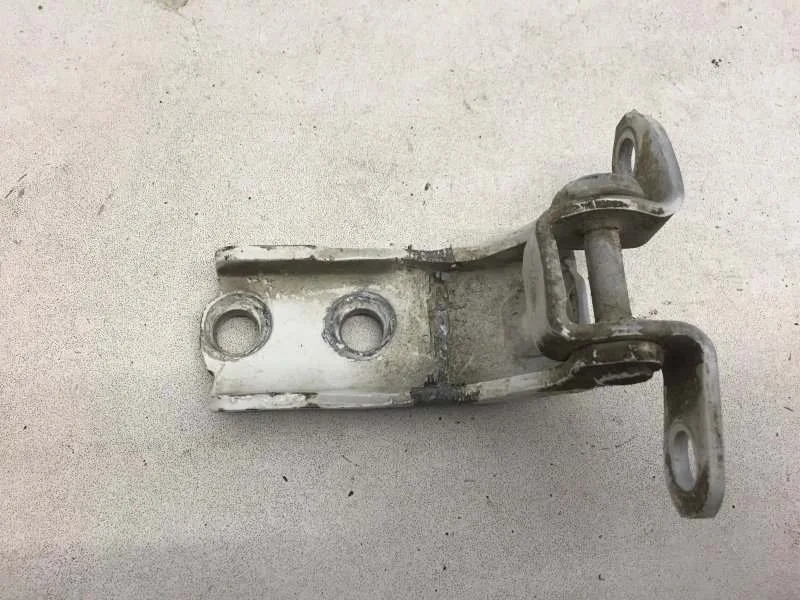 Петля двери Toyota Land Cruiser 2007-2021 6877060040 200, задняя