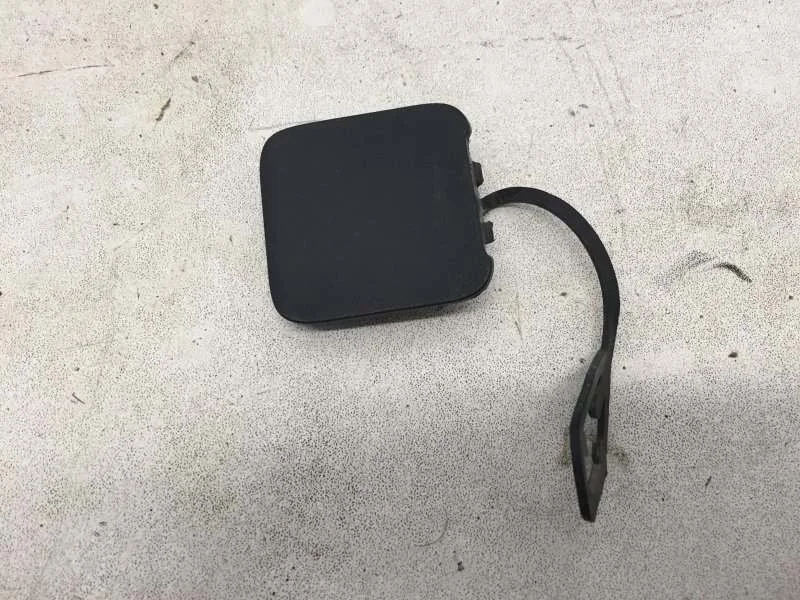 Заглушка буксировочного крюка бампера Volvo XC70 2013-2016 30678712 2, задняя