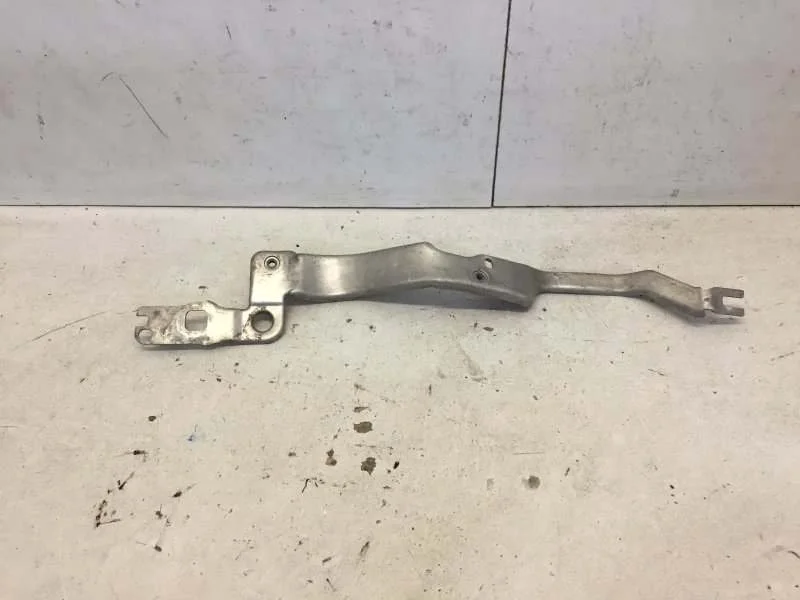 Кронштейн крыла Audi A6 2010-2018 4G0807591 C7, передний левый