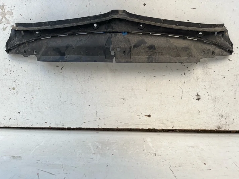 Накладка замка капота Bmw 3 Series 2018-2023 51767461970 G20, передняя