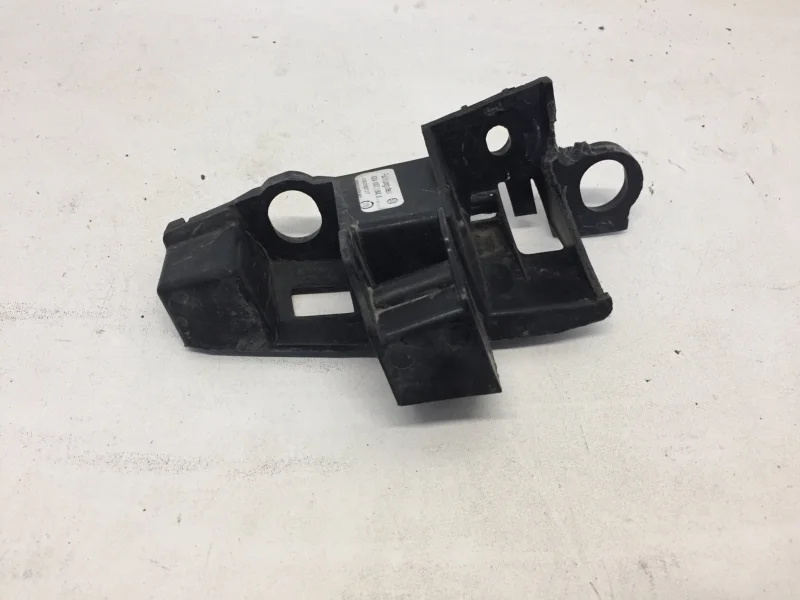 Кронштейн бампера Audi Q5 2016-2023 80A807284A 2, передний правый