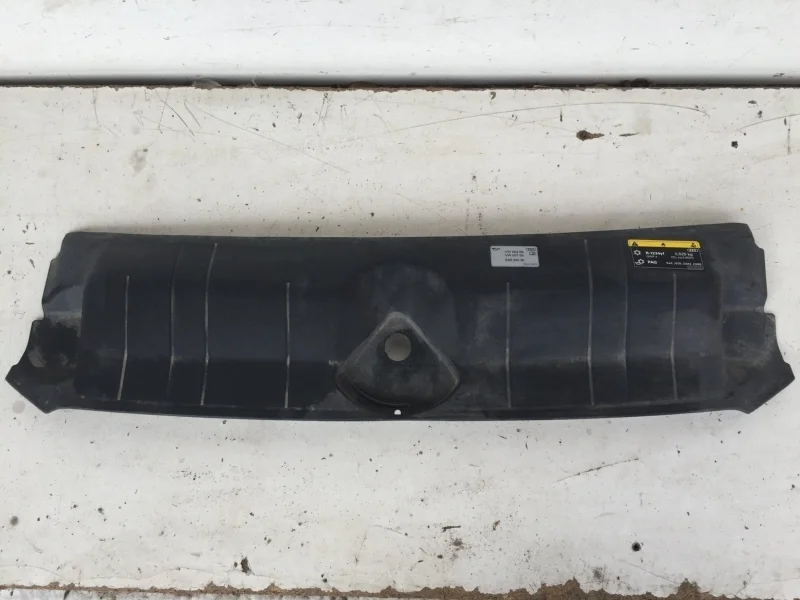 Накладка замка капота Audi A5 2016-2023 8W6807081 F5, передняя