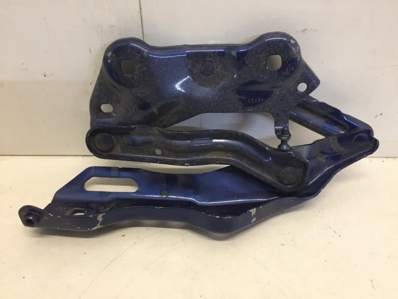 Петля капота Skoda Kodiaq 2016-2022 565823301 1, передняя левая