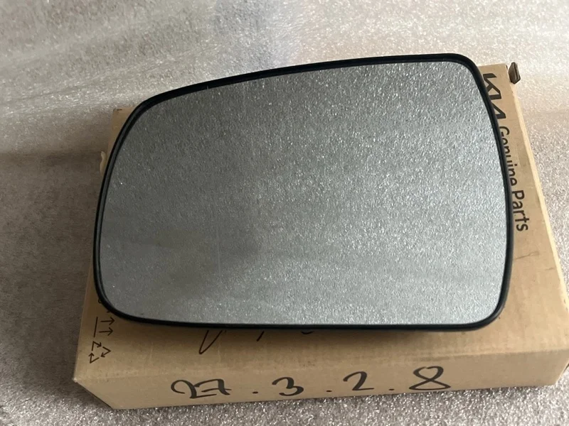 Зеркальный элемент Kia Sorento 2009-2021 876112P070 2, левый