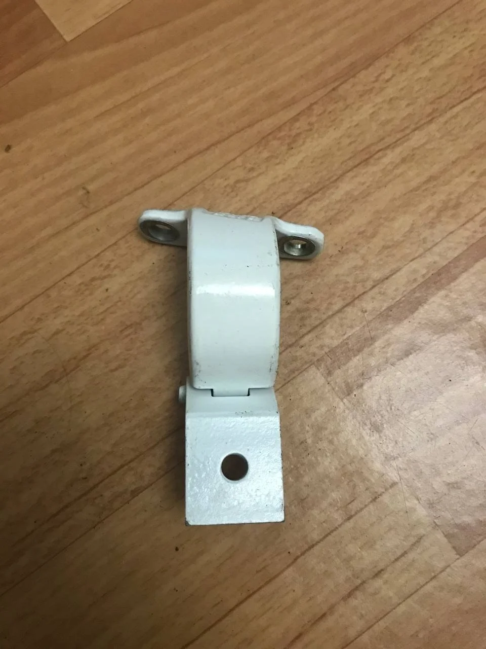 Петли крышки багажника Volkswagen Polo 5E0827302A, правые