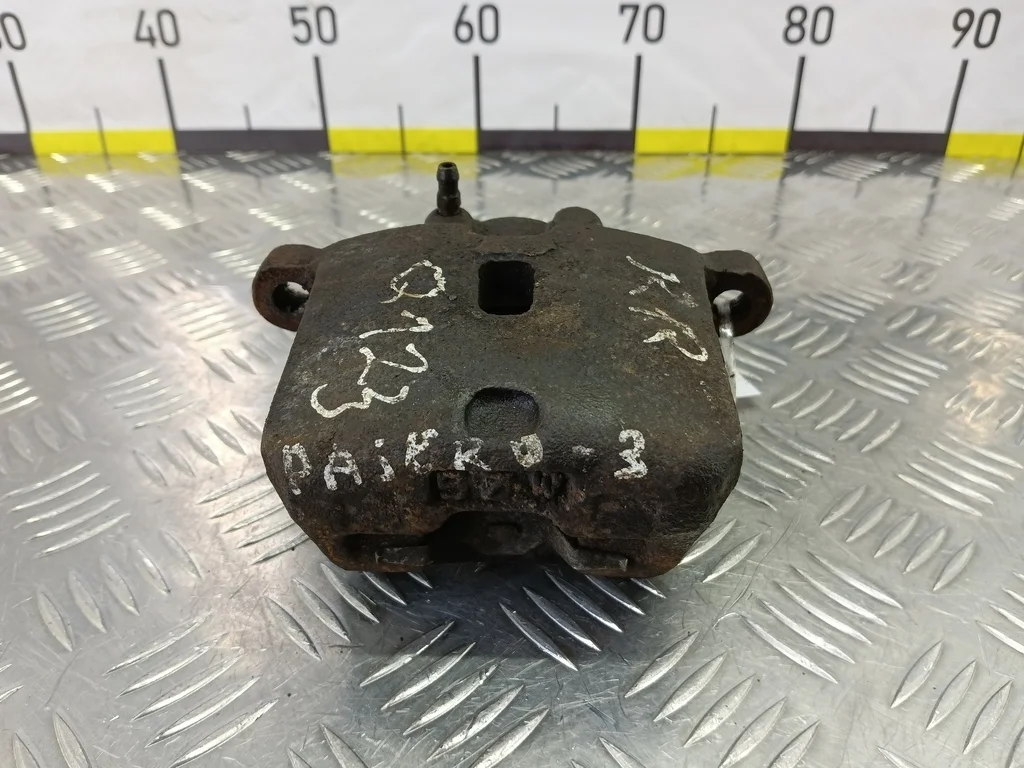 Суппорт задний левый MITSUBISHI PAJERO III рестай