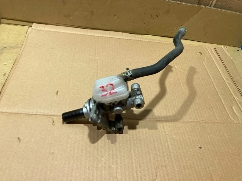 Главный тормозной цилиндр Toyota Highlander 2018 4720148200 GSU55 2GRFKS