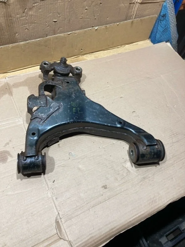 Рычаг передний нижний левый Toyota Land Cruiser 2010 4806960030 URJ200 1VD-FTV 4.5, передний левый