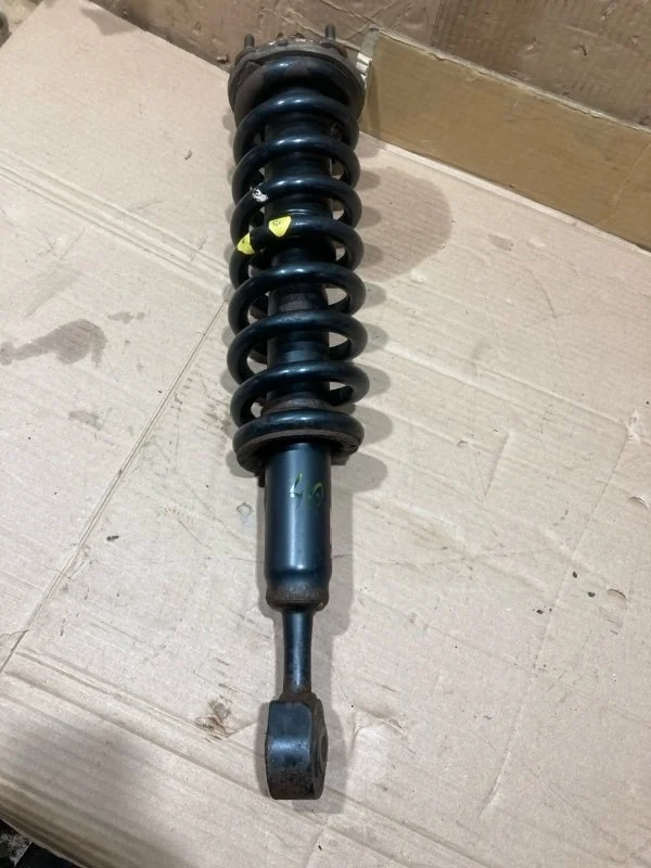 Амортизатор передний ( в сборе) Toyota Land Cruiser 2010 4851069365 URJ200 1VD-FTV 4.5, передний