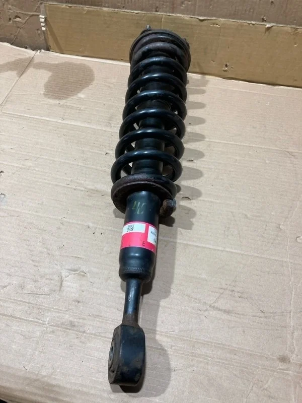 Амортизатор передний ( в сборе) Toyota Land Cruiser 2010 4851069365 URJ200 1VD-FTV 4.5, передний