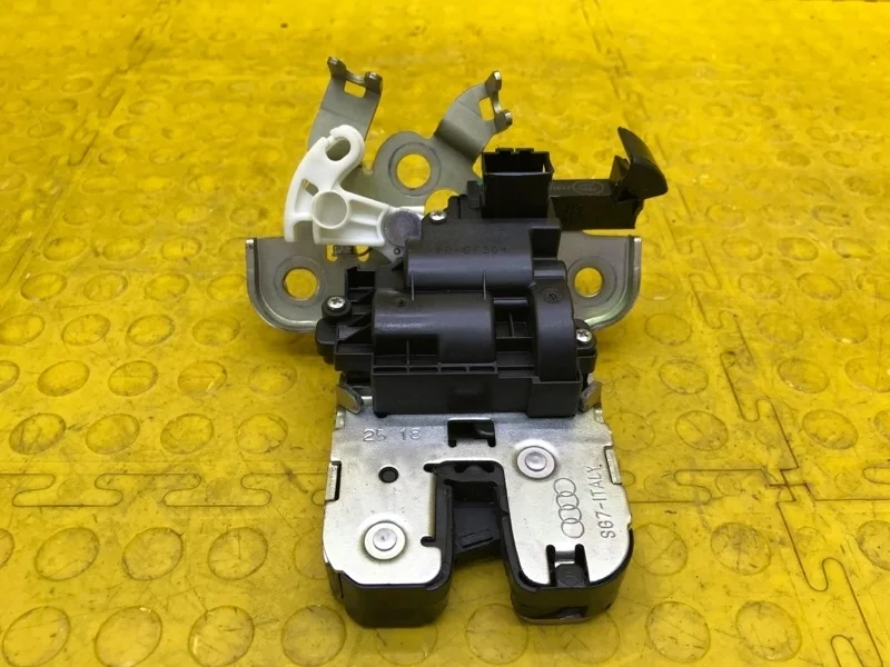 Замок багажника Skoda Octavia 2018 5E0827505A 5E3 CWV 594183