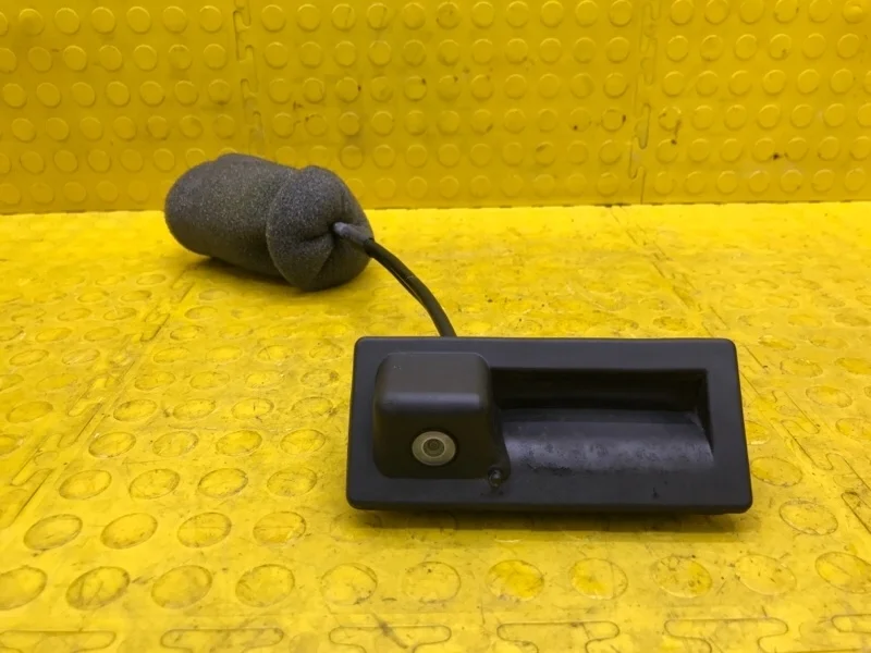 Кнопка открывания багажника Skoda Octavia 2018 3V0827566N 5E3 CWV 594183