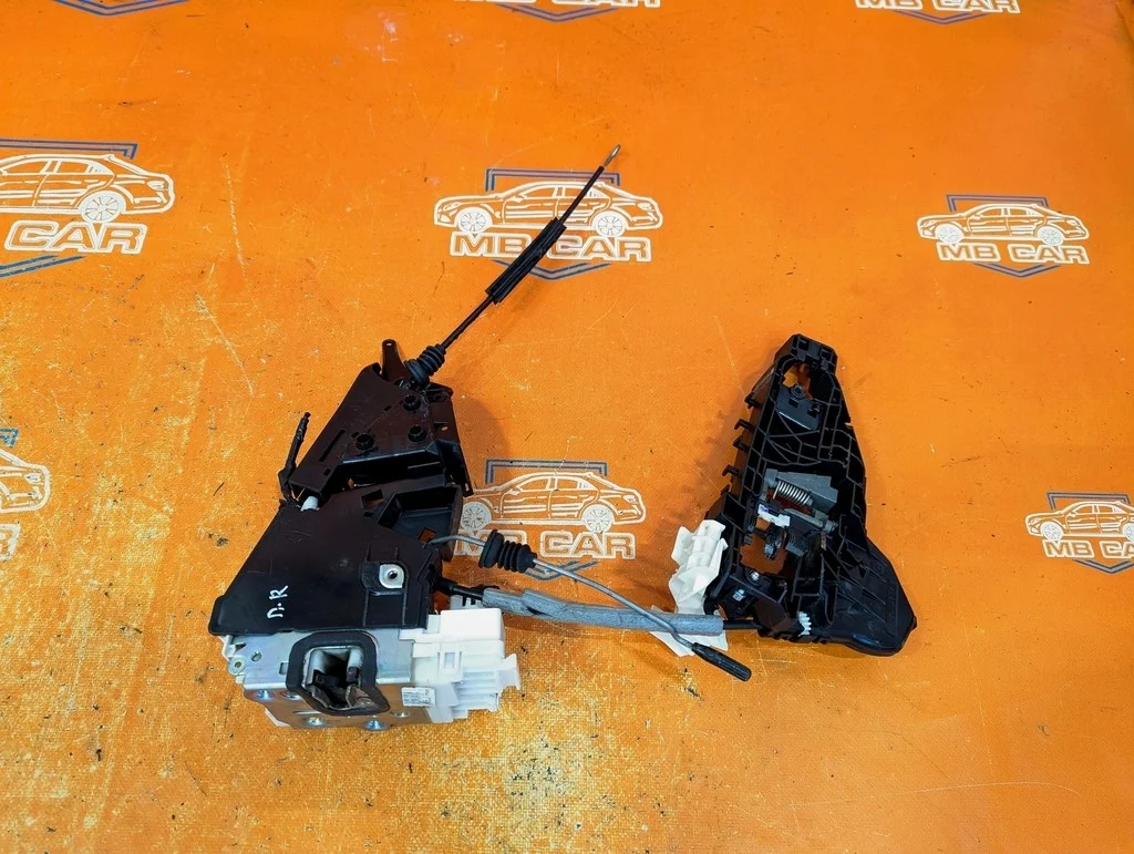 Замок двери передней правой Mercedes-Benz