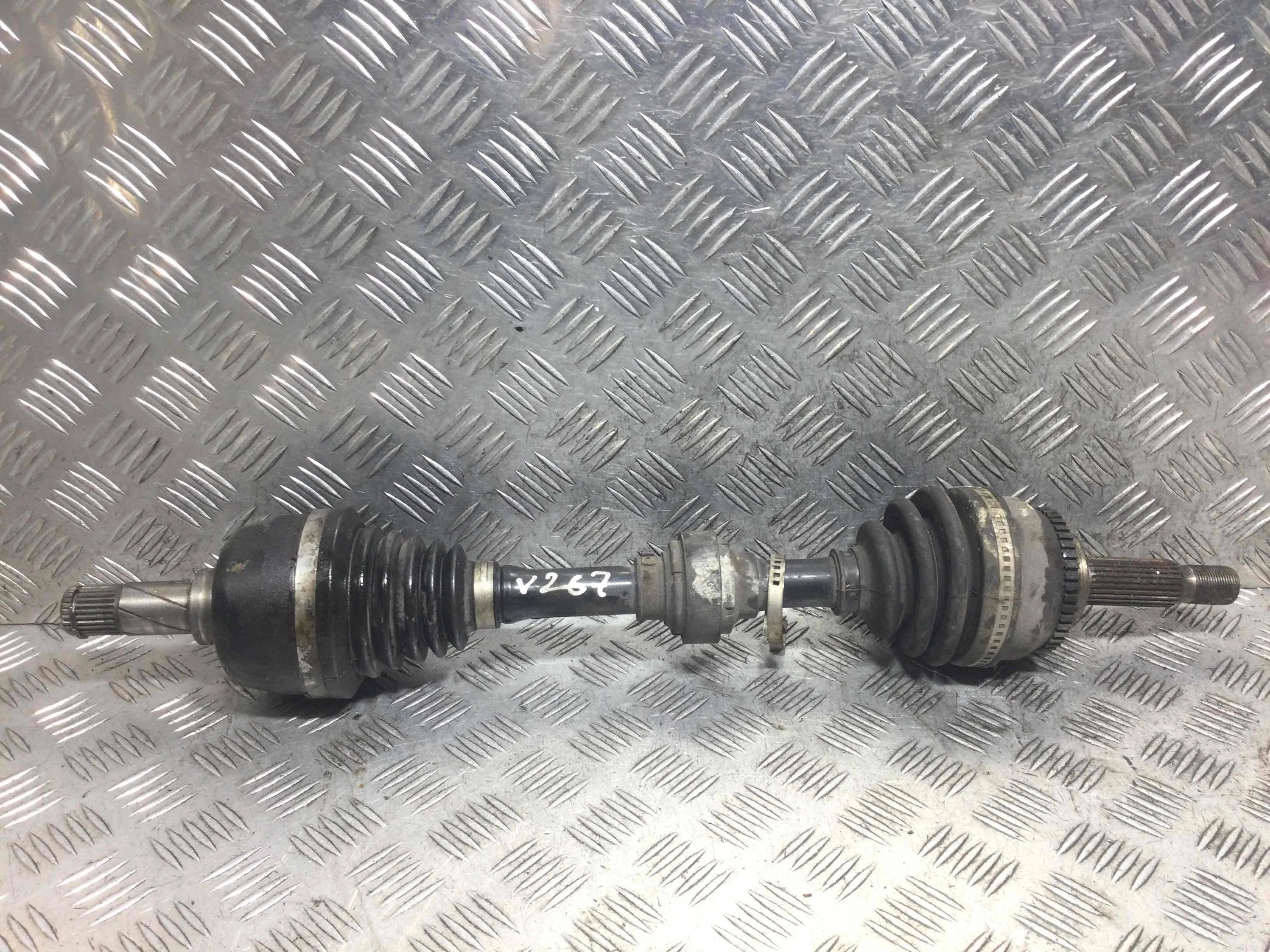 Полуось передняя левая (приводной вал, ШРУС) Mitsubishi Carisma 1 поколение [рестайлинг] (1999-2004) дизель 1.9 dCi Механика Х/б