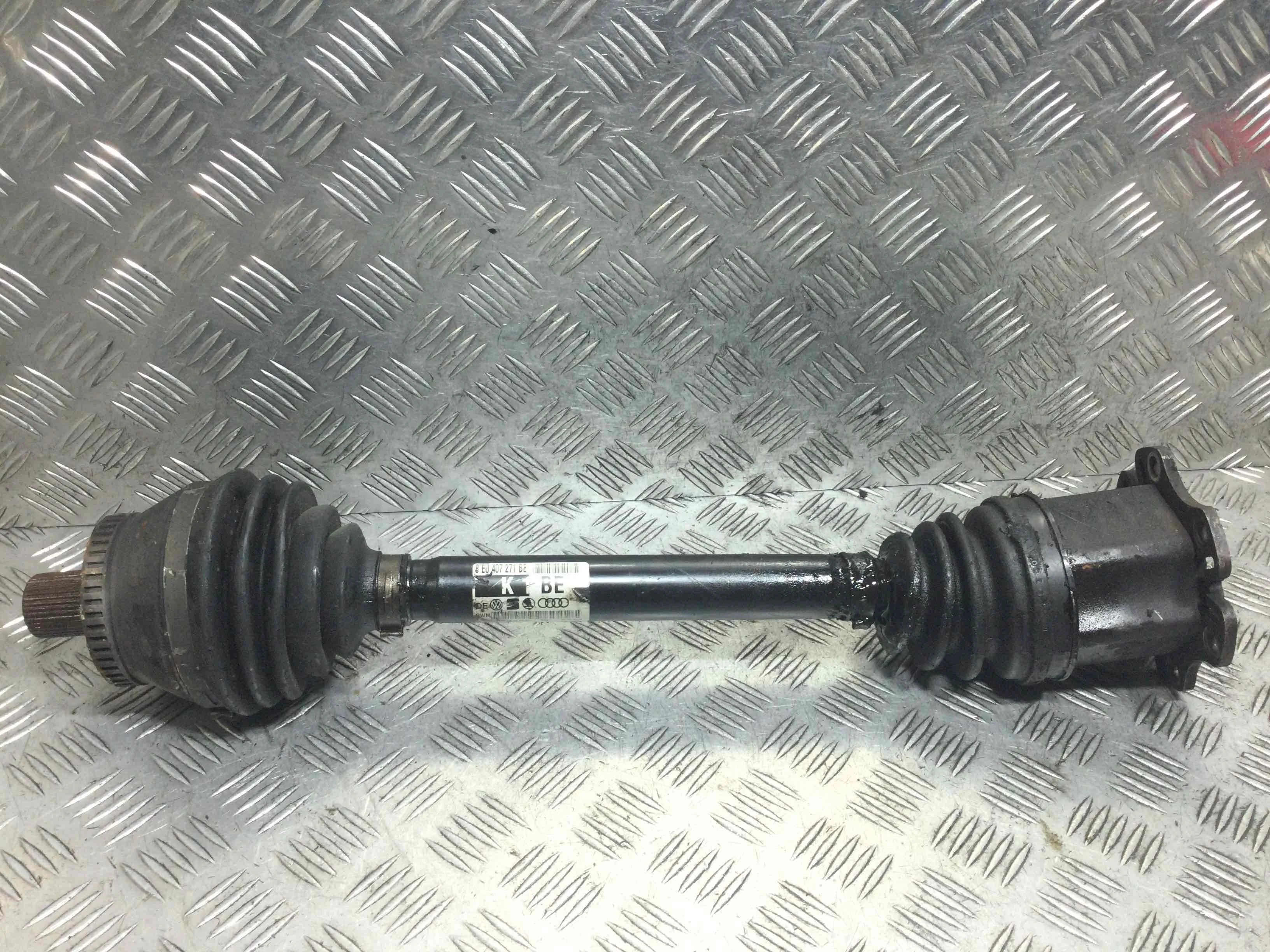 Полуось передняя правая (приводной вал, ШРУС) Audi A4 B6 (2000-2005) дизель 2.5 TDI Автомат Универсал