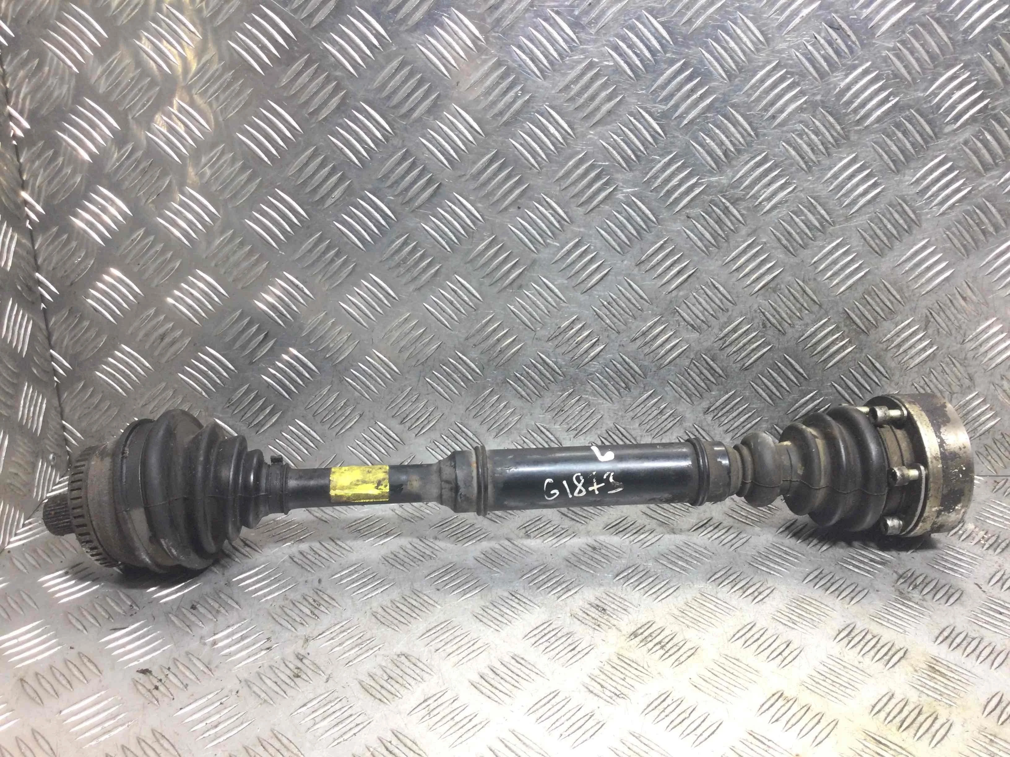 Полуось передняя левая (приводной вал, ШРУС) Audi A4 B5 (1994-1999) бензин 1.6 i Механика Седан