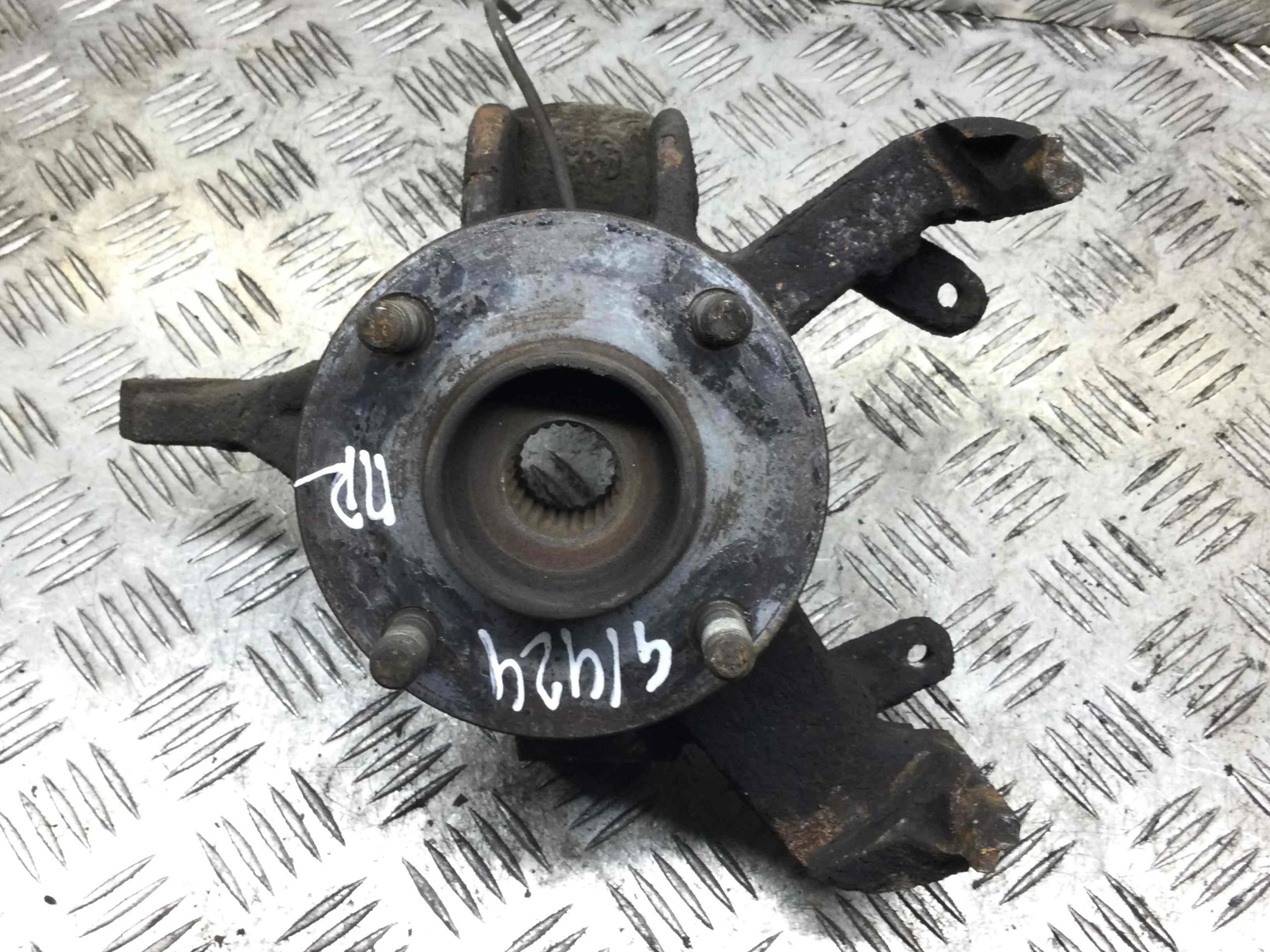 Ступица передняя правая Ford Focus 1 поколение [рестайлинг] (2001-2005) бензин 1.6 i Механика Универсал