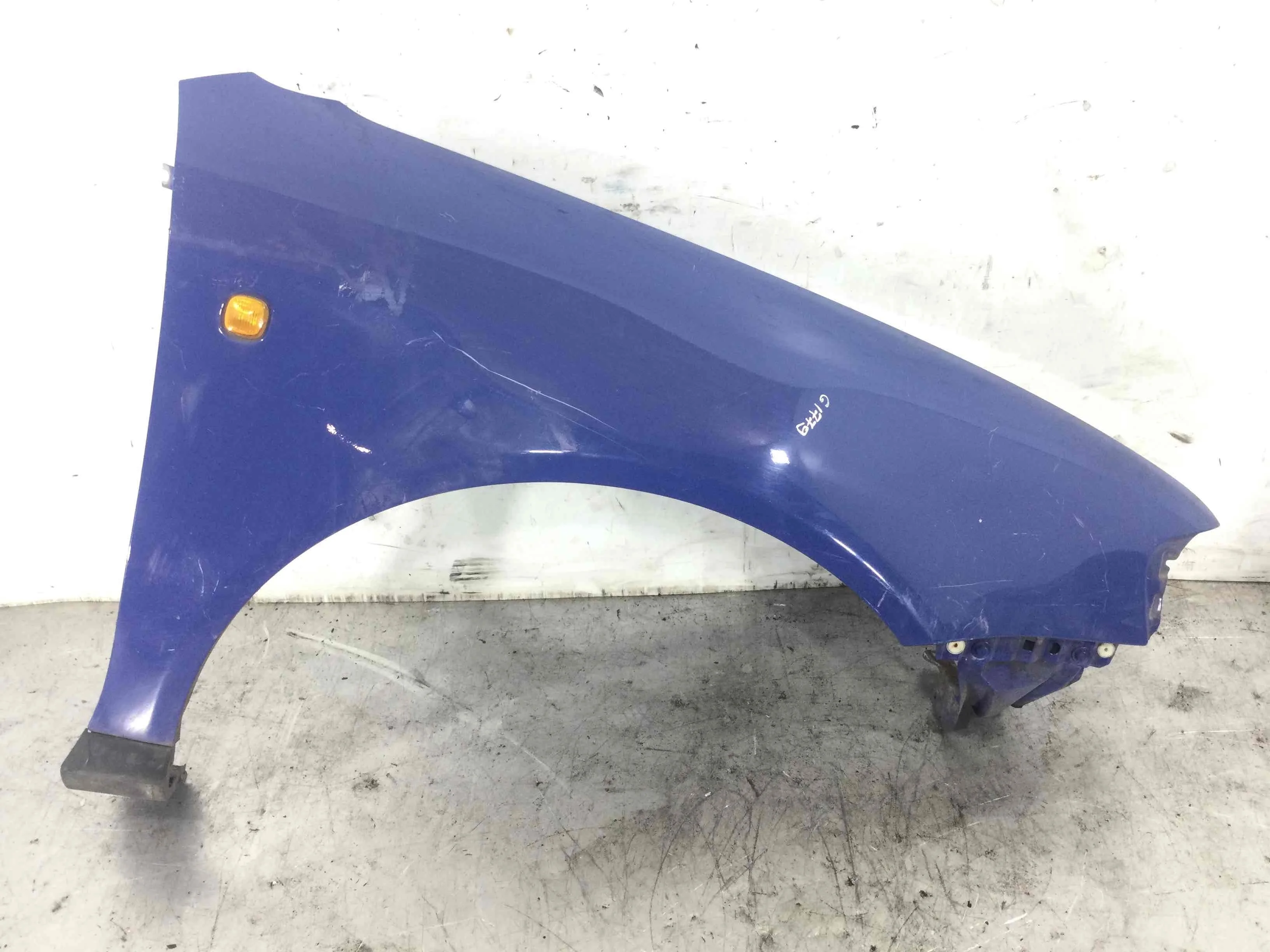 Крыло переднее правое Audi A3 8L (1996-2000) бензин 1.8 Ti Механика Х/б