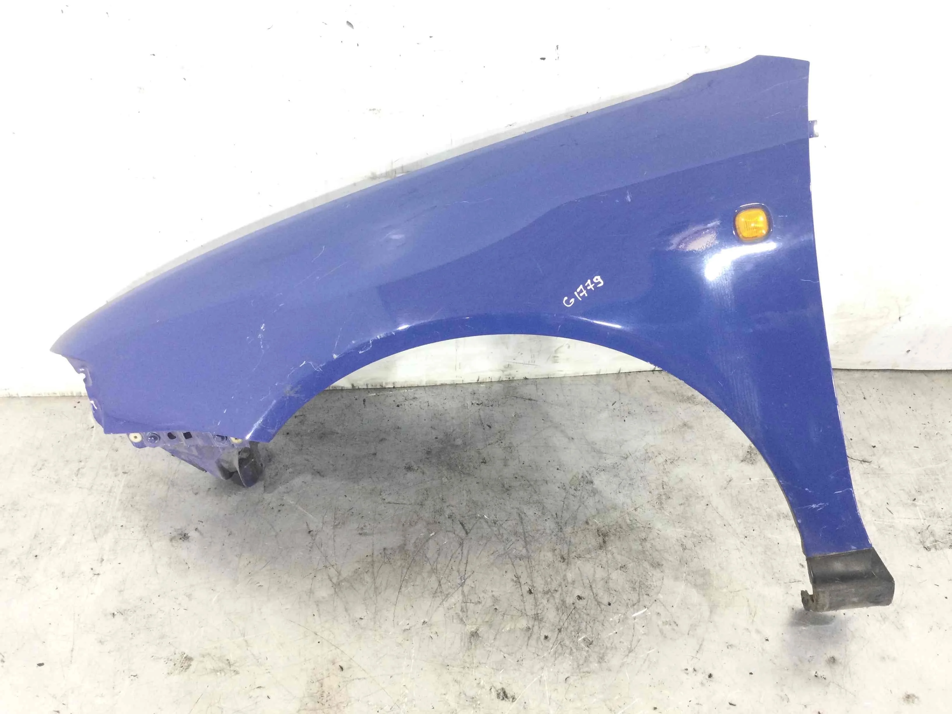 Крыло переднее левое Audi A3 8L (1996-2000) бензин 1.8 Ti Механика Х/б