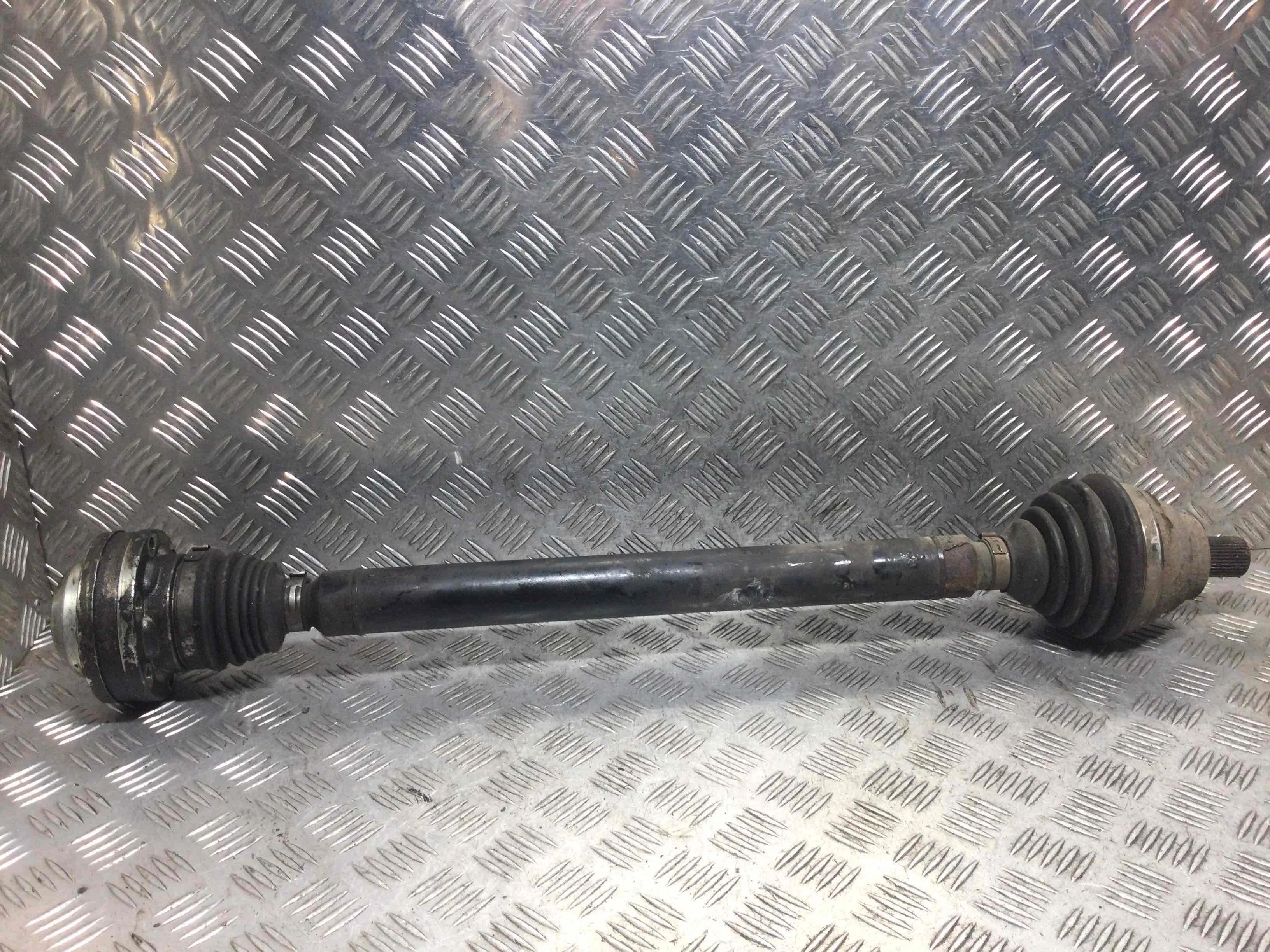 Полуось передняя правая (приводной вал, ШРУС) Volkswagen Passat B6 (2005-2010) дизель 2.0 TDI Механика Универсал