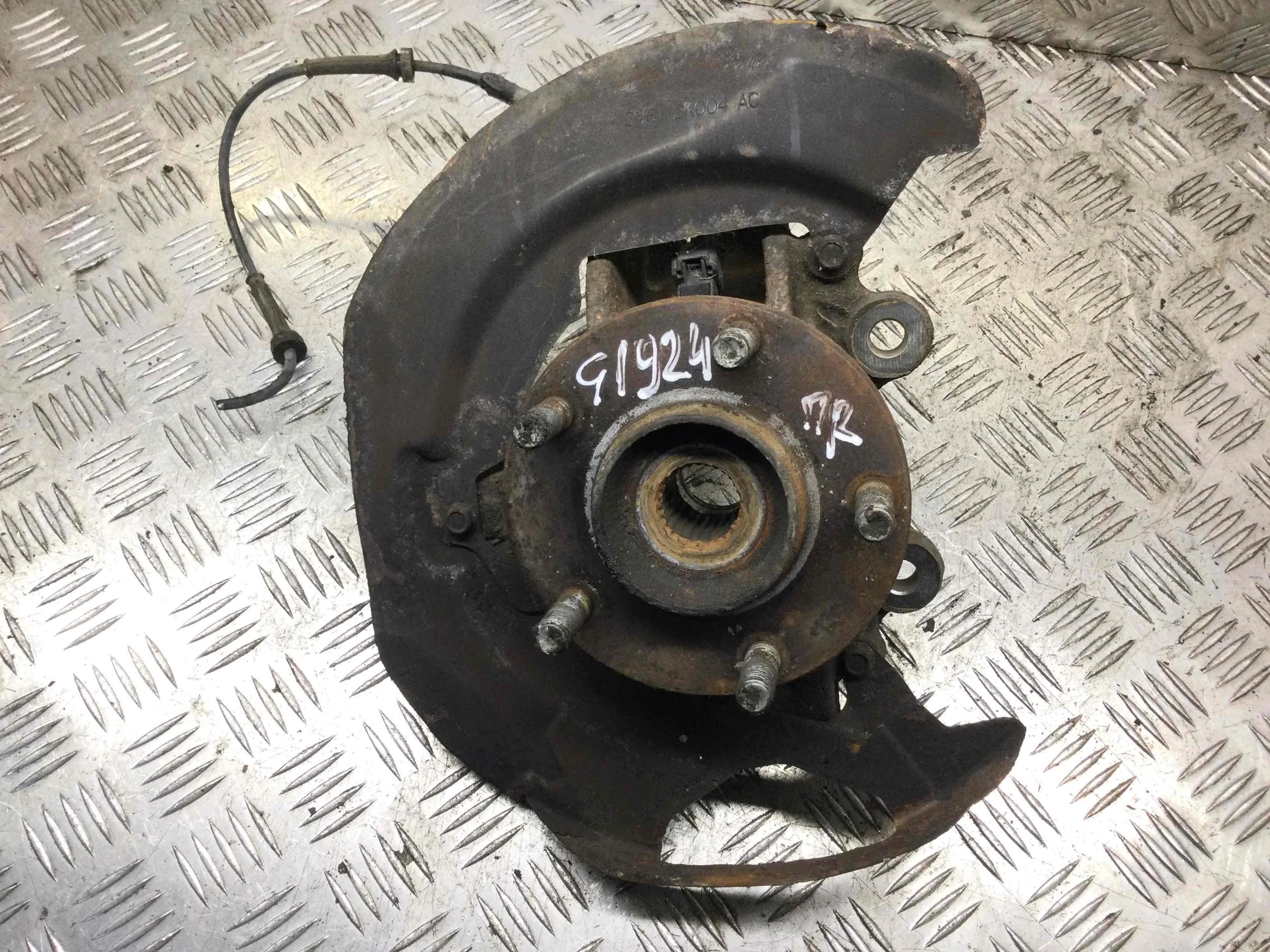 Ступица передняя правая Mazda 5 1 поколение (2005-2008) бензин 2.0 i Механика Минивэн