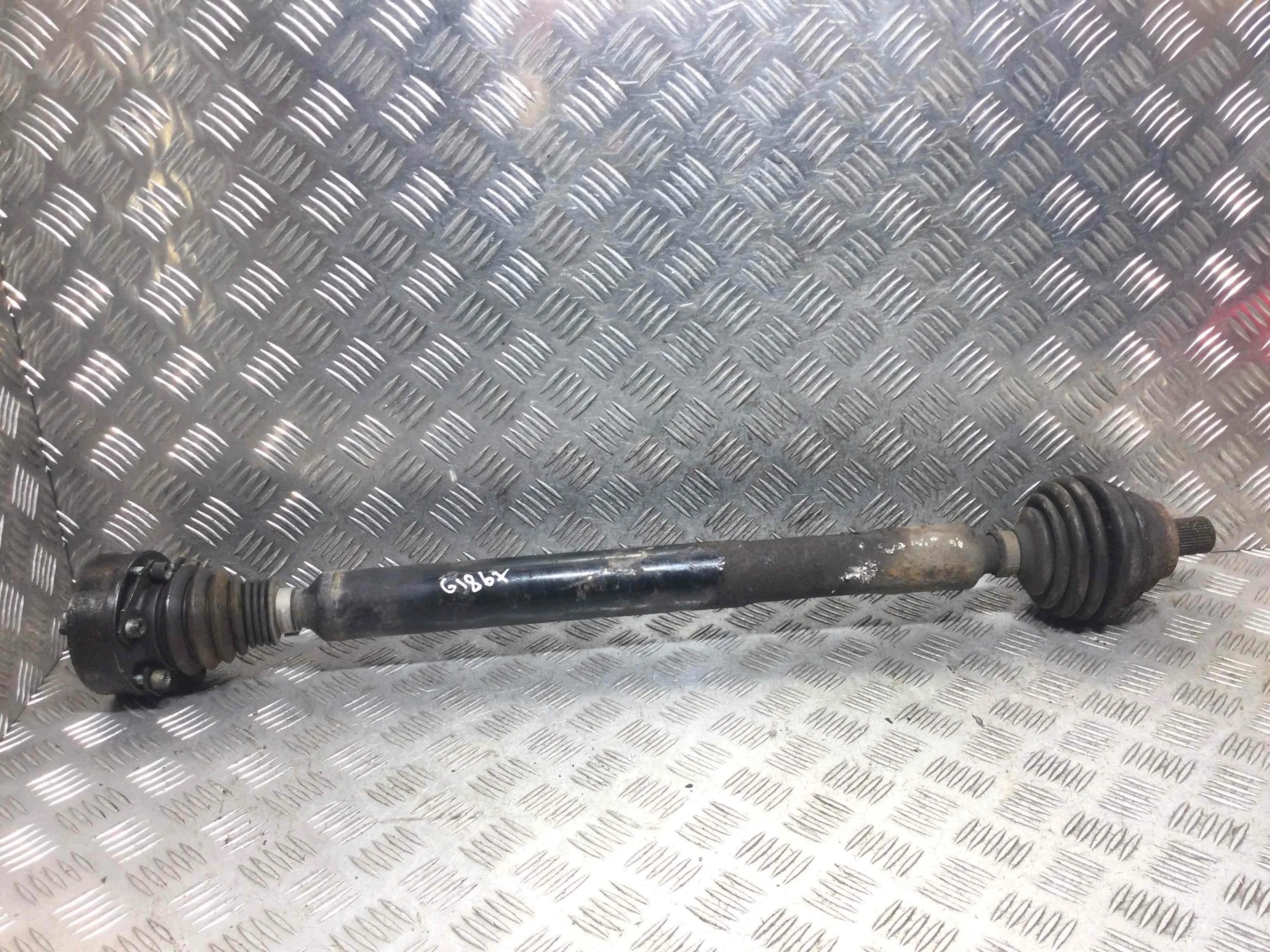 Полуось передняя правая (приводной вал, ШРУС) Audi A3 8P/8PA [рестайлинг] (2004-2008) бензин 2.0 FSI Механика Х/б