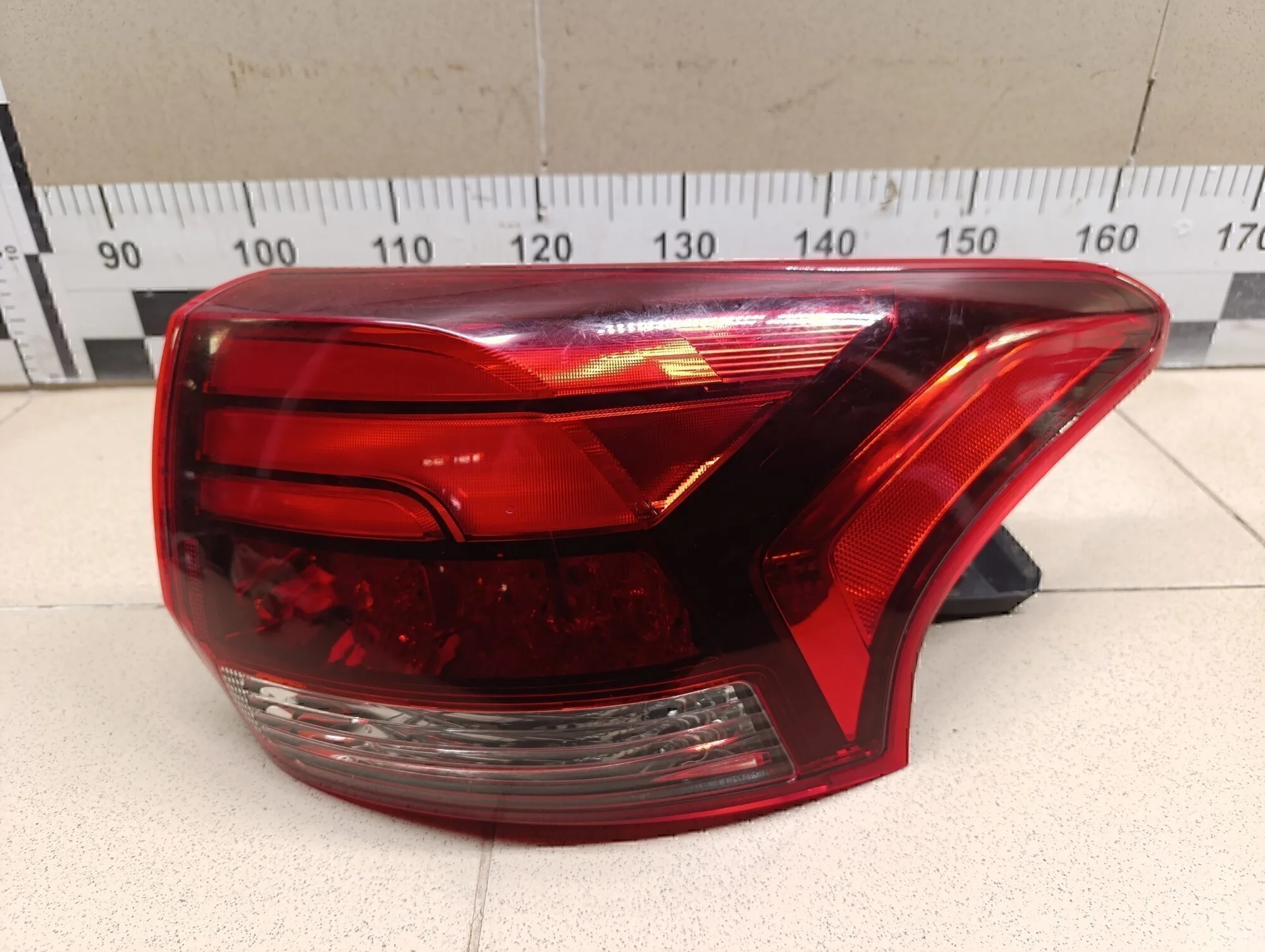 Фонарь задний наружный правый Outlander (GF) 2012>