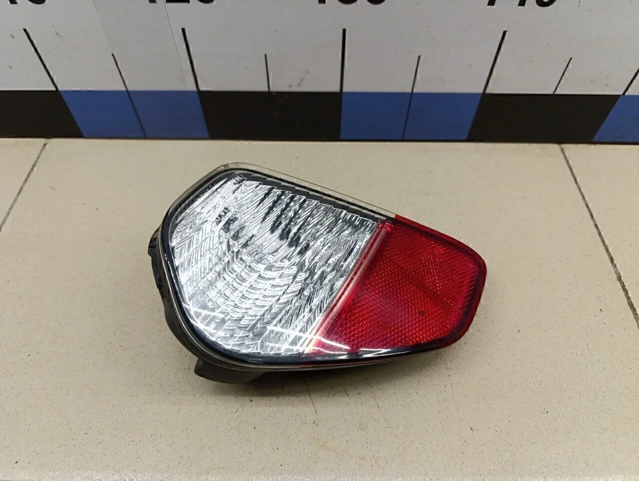 Фонарь задний в бампер правый Outlander (GF) 2012>