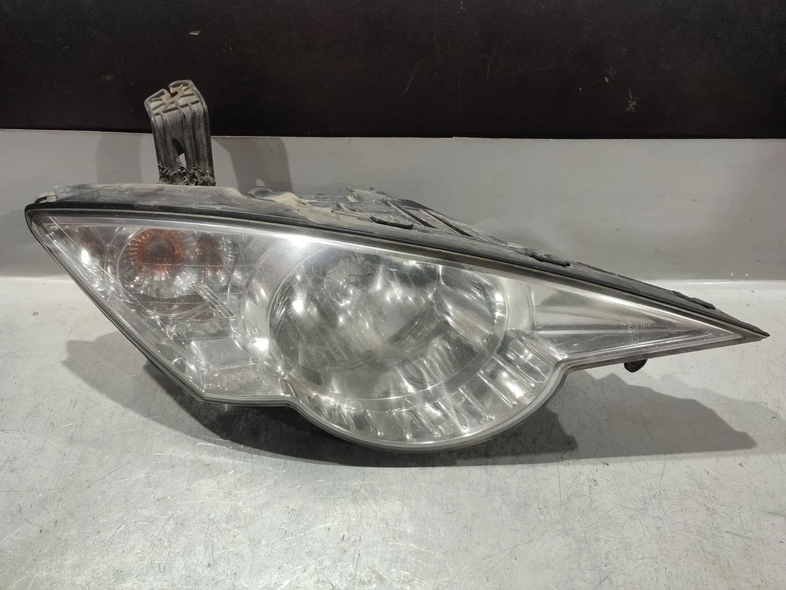 Фара SsangYong Actyon 2008 C100