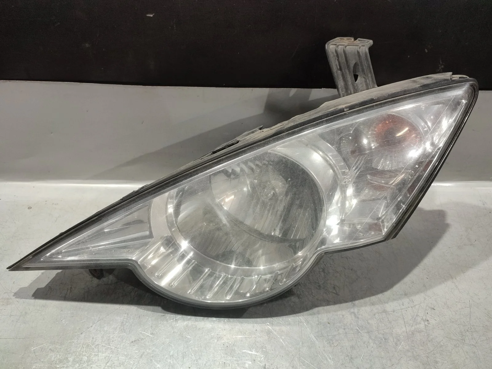 Фара SsangYong Actyon 2008 C100