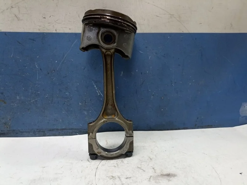 Поршень с шатуном Toyota Corolla 2010 1310137081 E150 1.6 1ZR