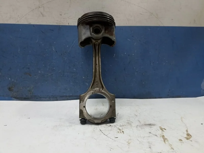 Поршень с шатуном Toyota Corolla 2010 1310137081 E150 1.6 1ZR